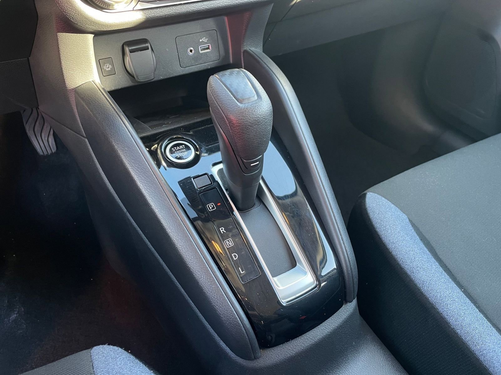 Used 2025 Nissan Versa SV image 39