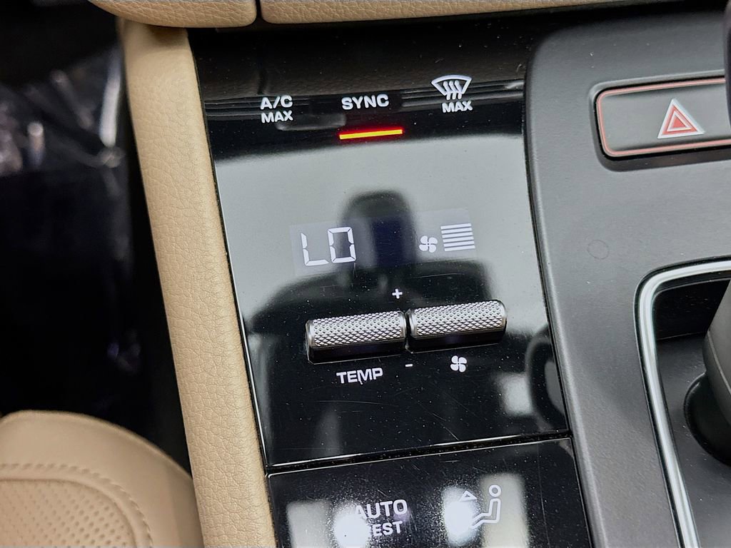 Certified 2024 Porsche Macan AWD/4WD image 18