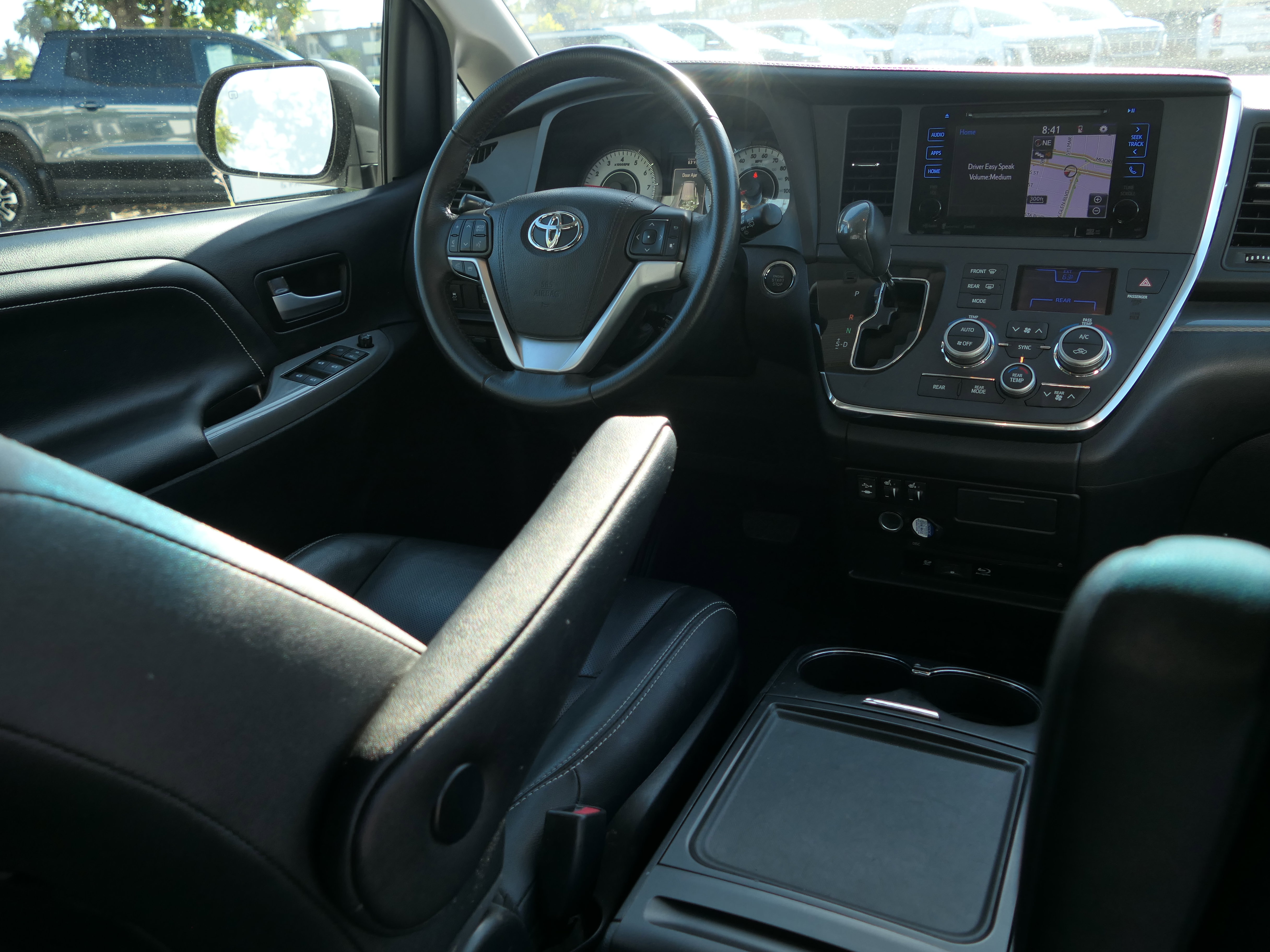 Used 2017 Toyota Sienna SE Premium FWD image 23