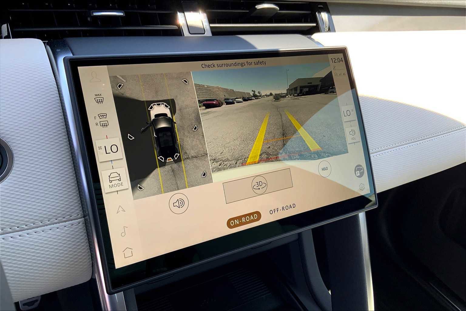 Used 2025 Land Rover Discovery Sport Dynamic SE image 16