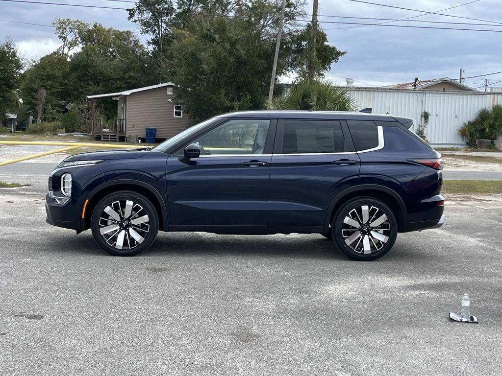 New 2026 Mitsubishi Outlander SE image 2