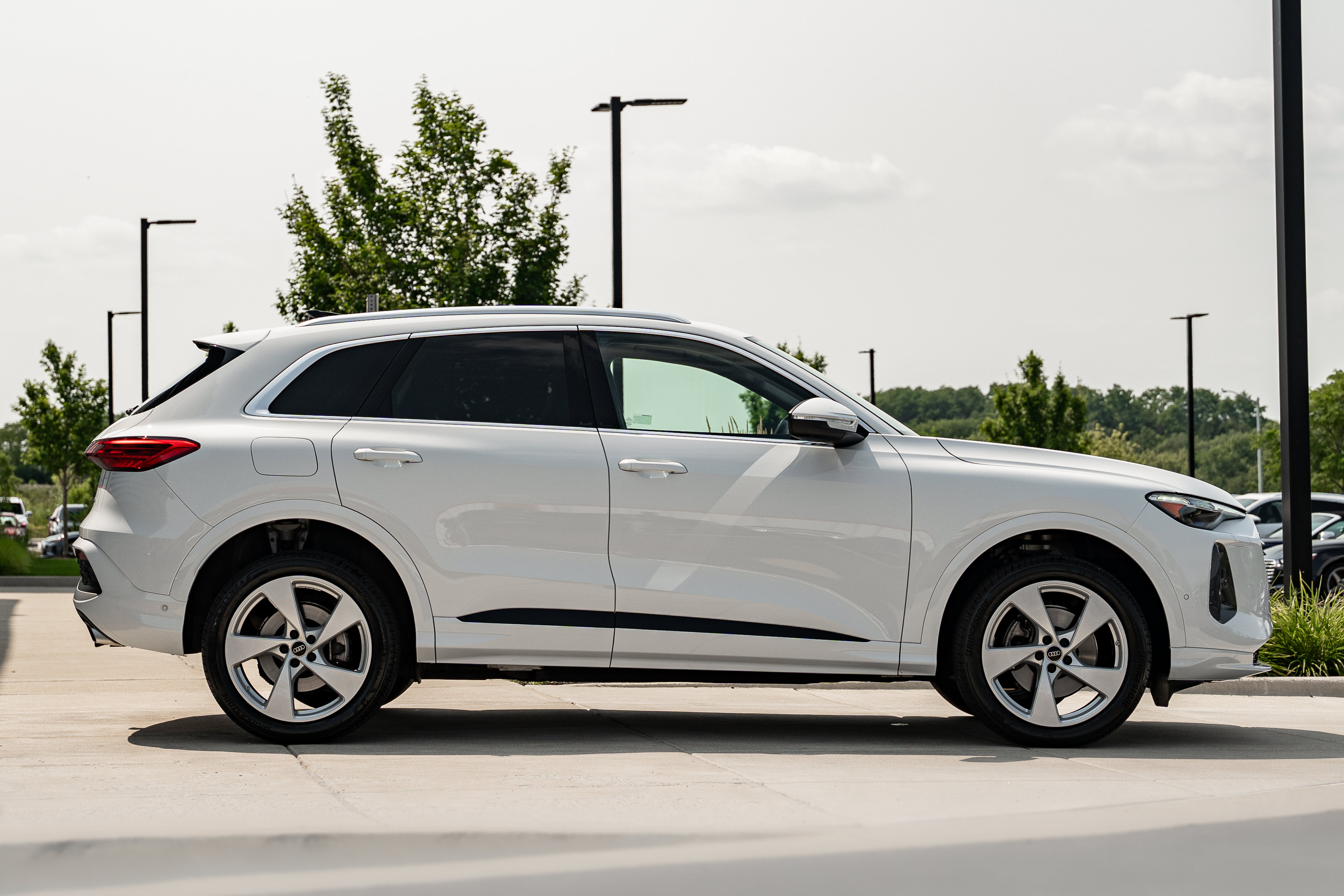 Certified 2025 Audi Q5 Premium Plus w/ Premium Plus AWD/4WD image 3