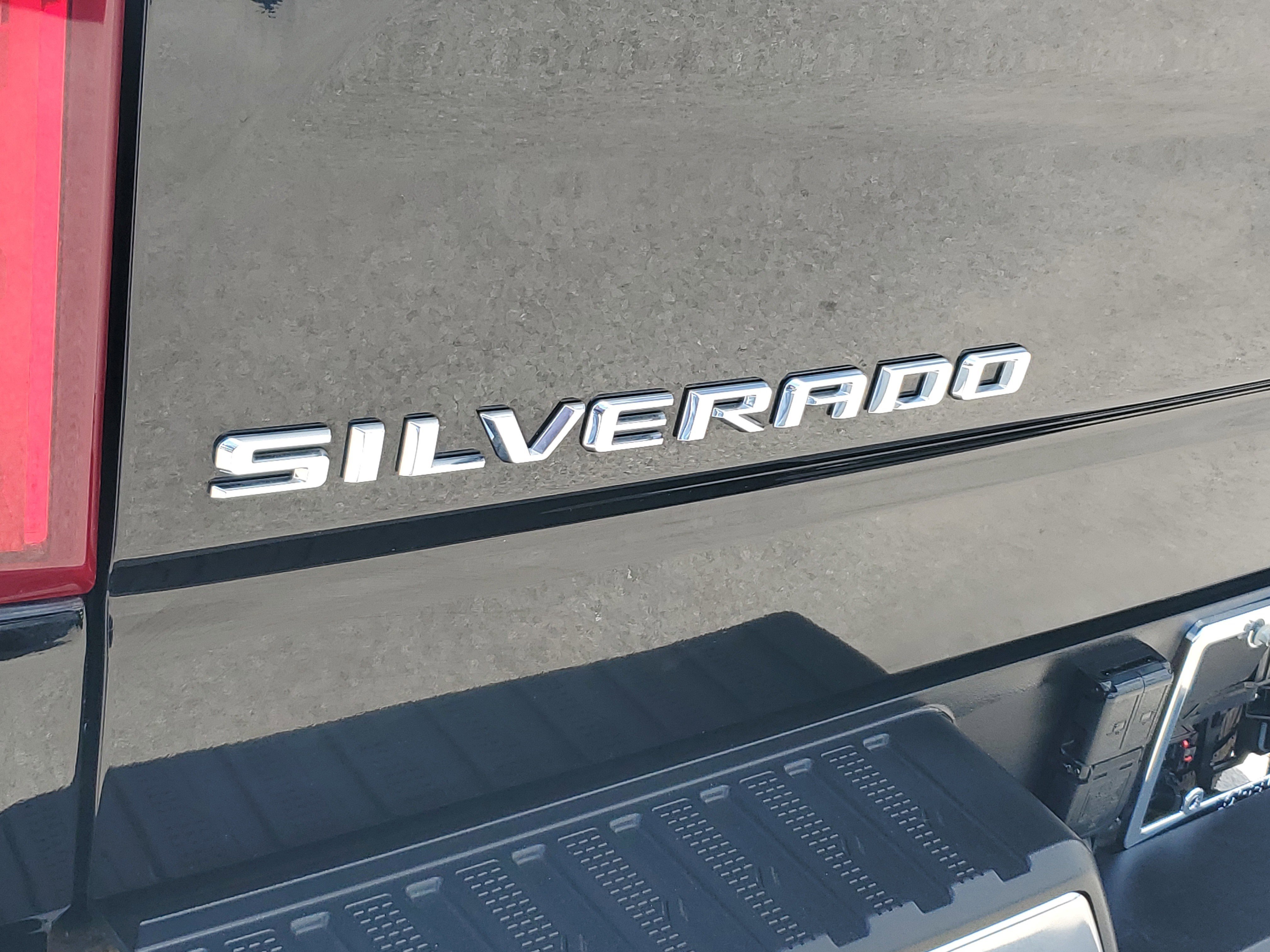 Used 2024 Chevrolet Silverado 1500 LTZ AWD/4WD image 30