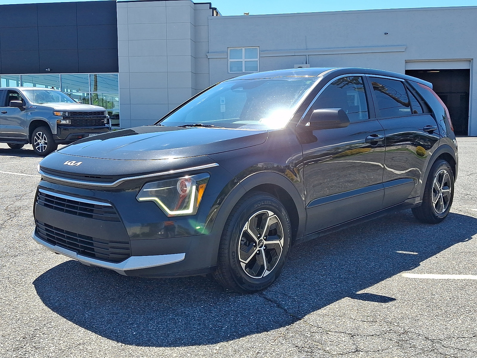 Used 2023 Kia Niro LX FWD image 3