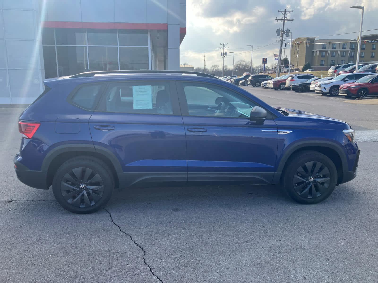 Used 2022 Volkswagen Taos S image 8