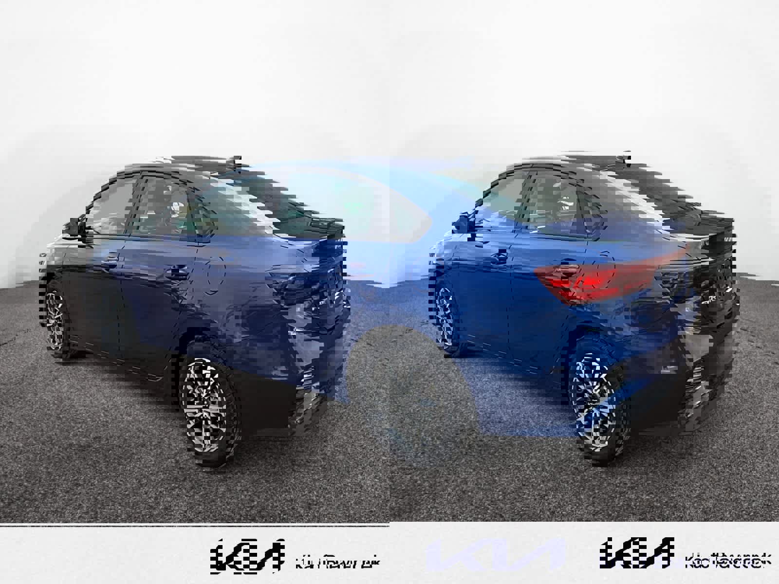 Used 2024 Kia Forte LXS w/ LXS Technology Package image 3