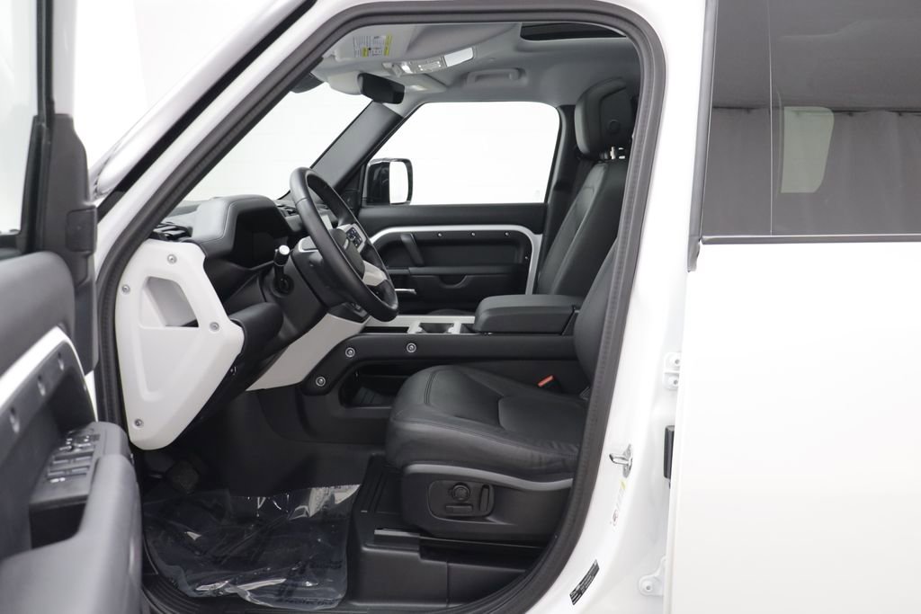 Used 2025 Land Rover Defender 110 S image 5