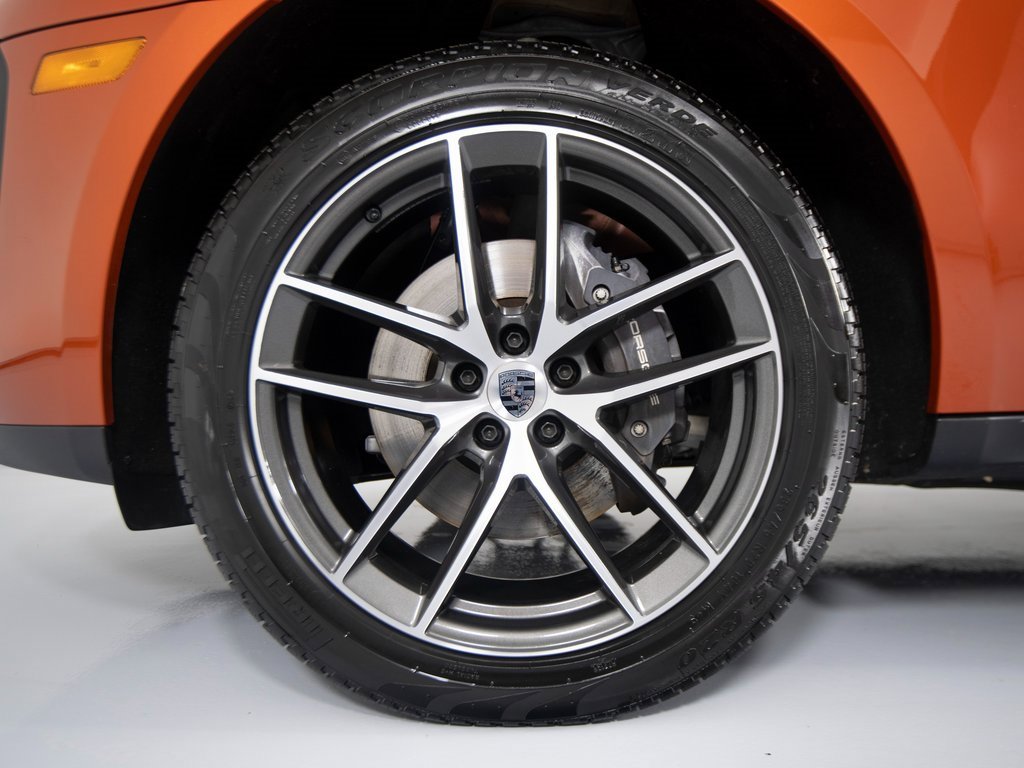 Certified 2025 Porsche Macan image 16