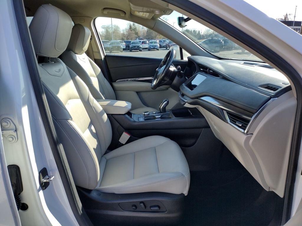 Used 2019 Cadillac XT4 Luxury AWD/4WD image 10