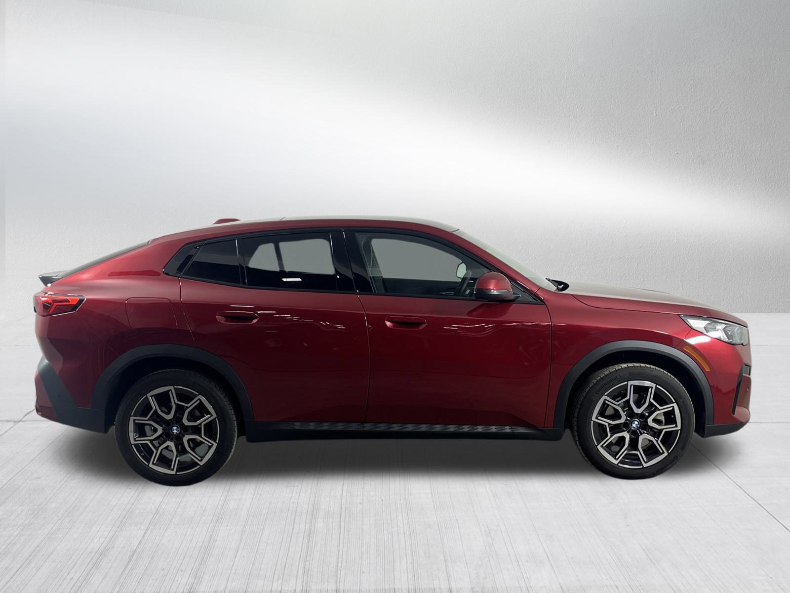 Used 2025 BMW X2 xDrive28i w/ Convenience Package image 8