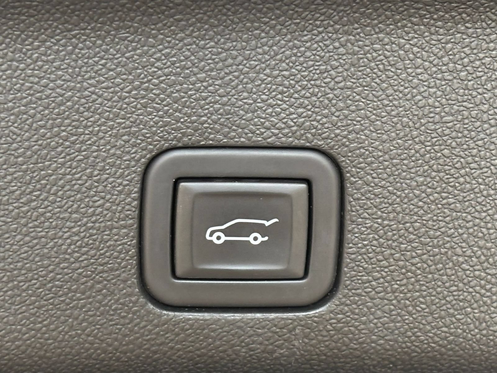 Used 2024 Chevrolet Tahoe LT w/ Luxury Package RWD image 24