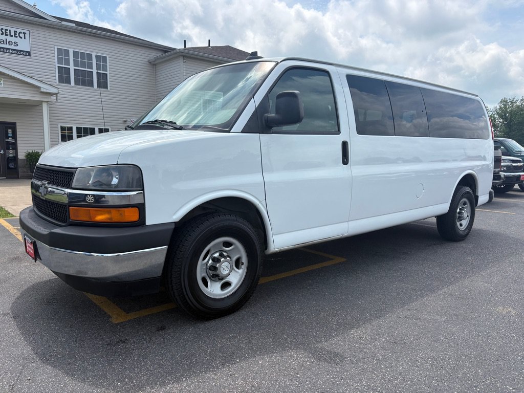 Used 2017 Chevrolet Express 3500 LT w/ LT Preferred Equipment Group RWD image 2