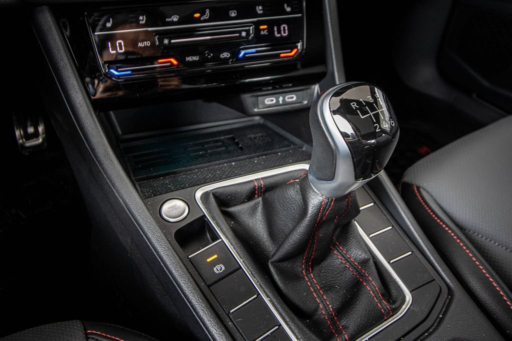 Certified 2026 Volkswagen Jetta GLI Autobahn FWD image 32