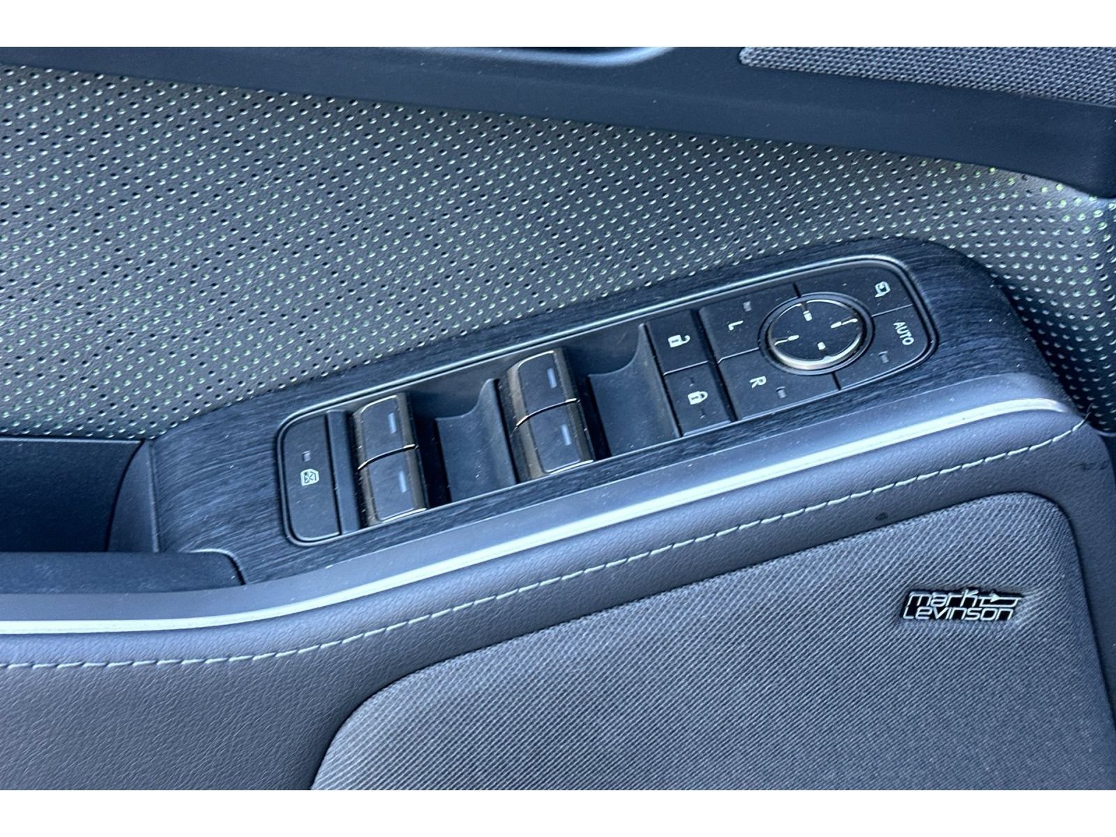 Used 2025 Lexus GX 550 w/ Accessory Package (CT) AWD/4WD image 12