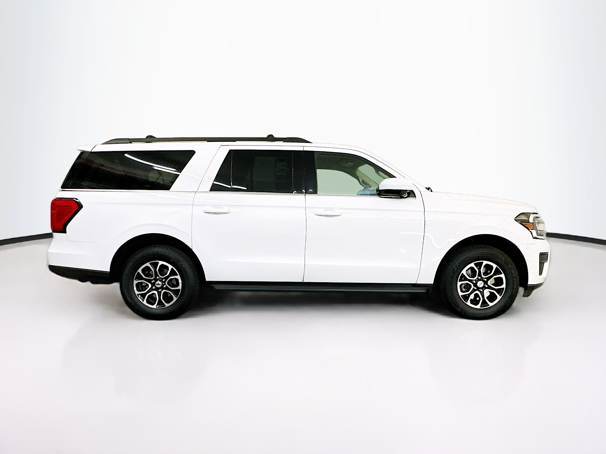 Used 2024 Ford Expedition Max XLT image 10