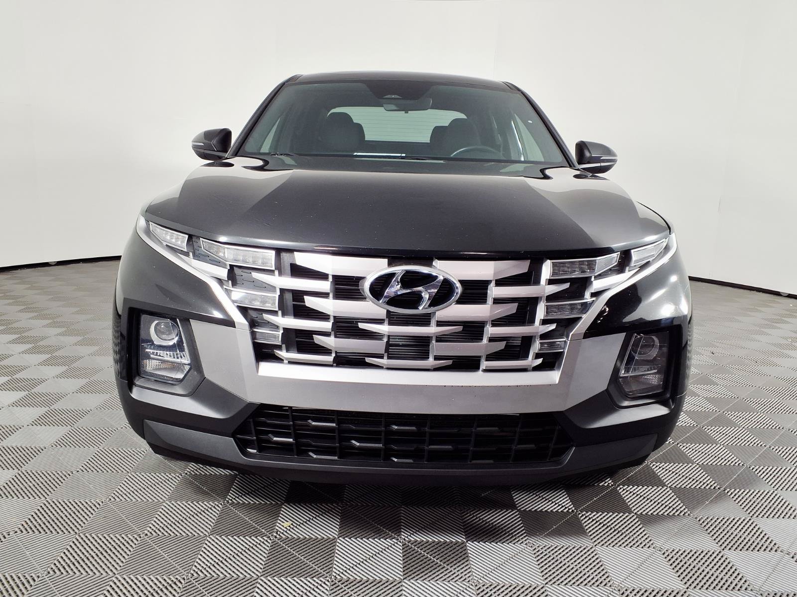 Used 2022 Hyundai Santa Cruz SEL FWD image 2