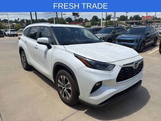 Used 2023 Toyota Highlander XLE