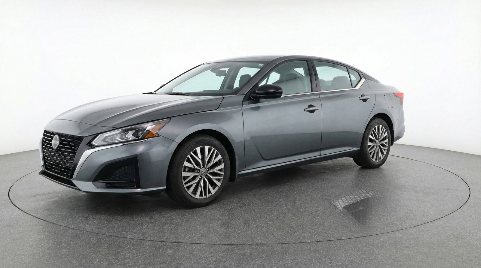 Used 2025 Nissan Altima 2.5 SV FWD image 3