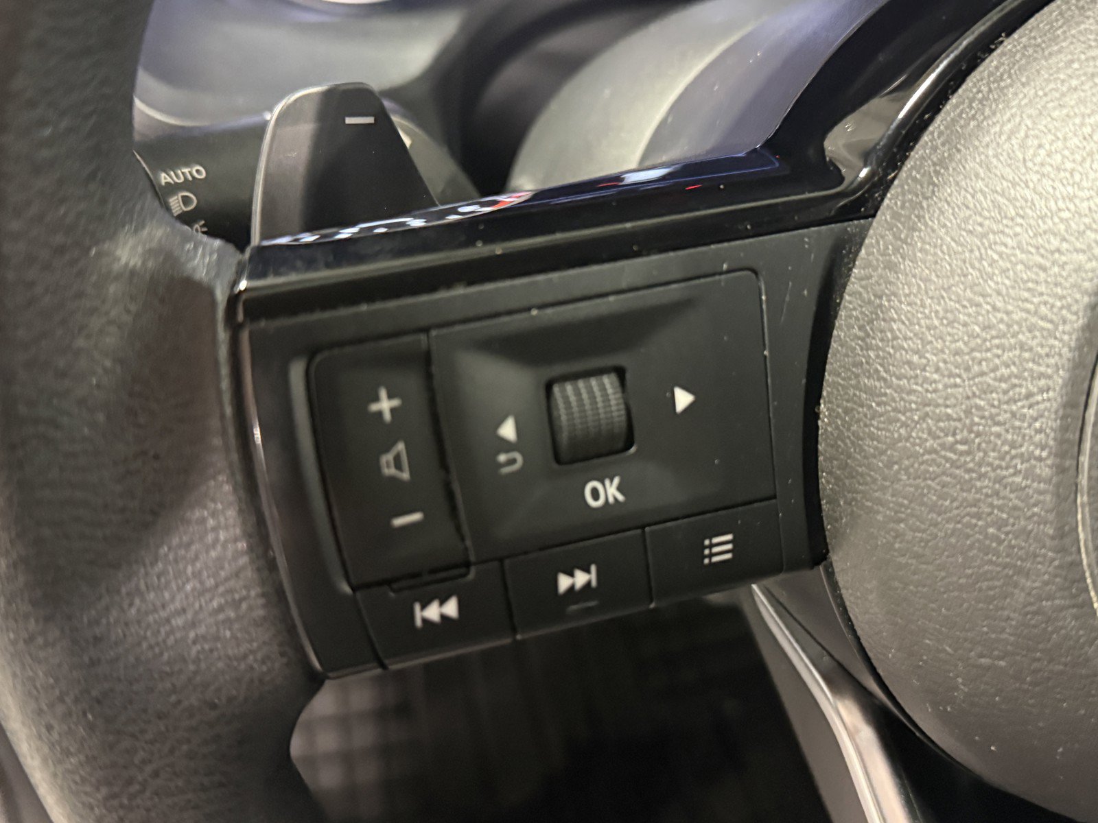 Used 2022 Nissan Rogue SV AWD/4WD image 17
