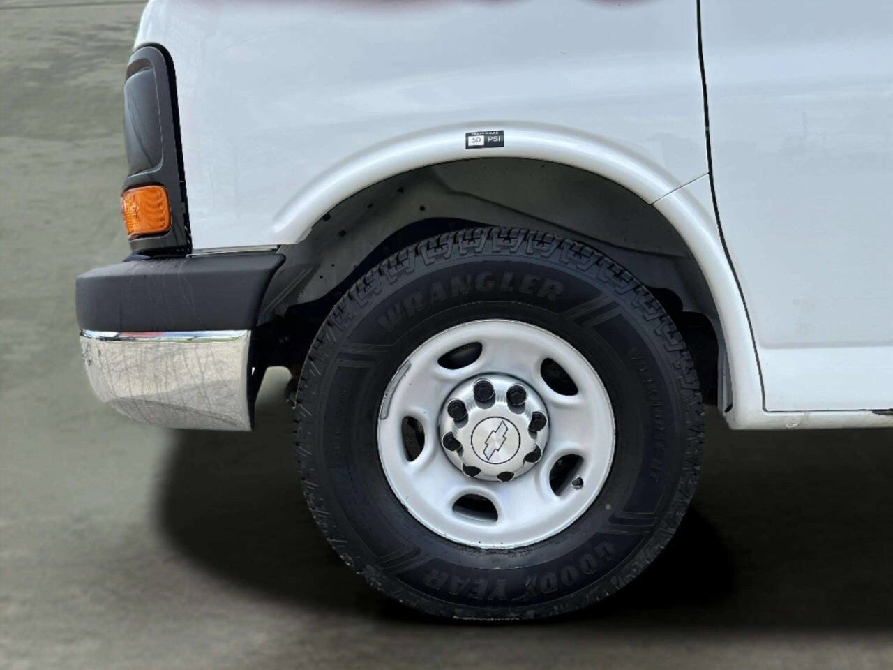Used 2014 Chevrolet Express 2500 image 36