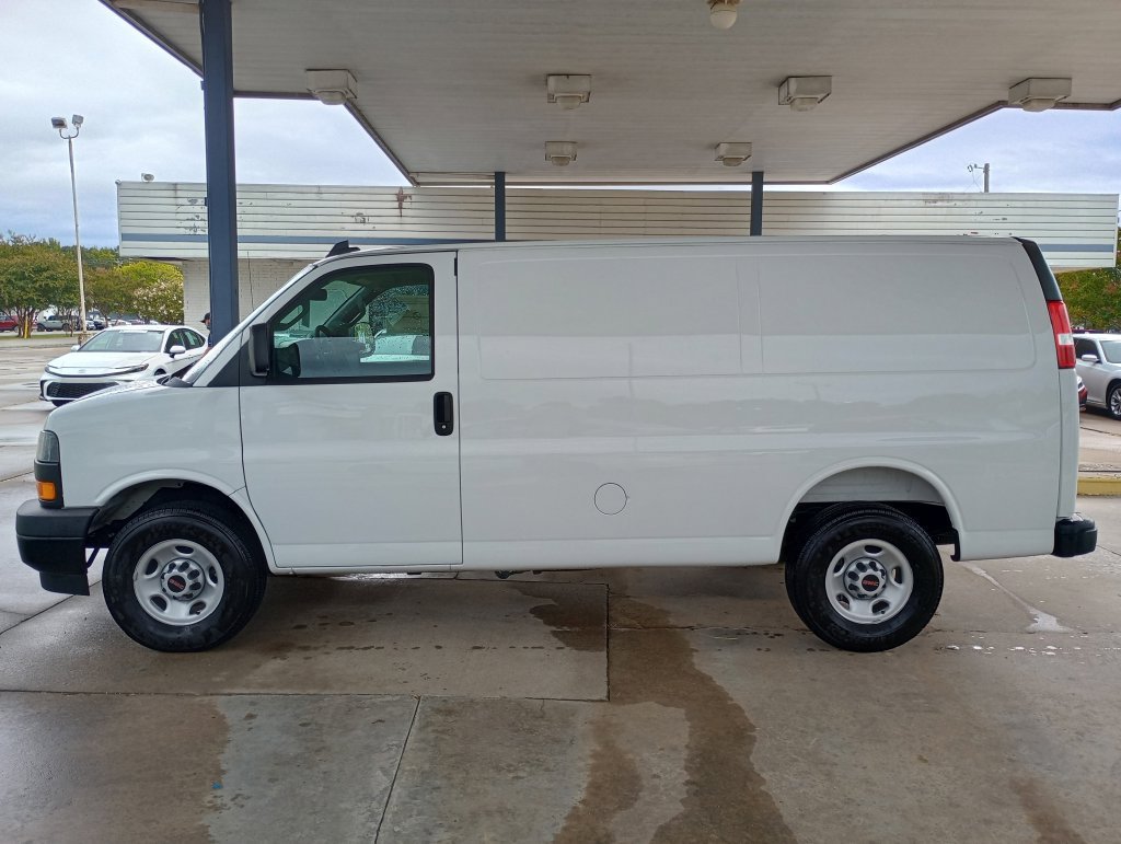 New 2025 GMC Savana 2500 w/ Driver Convenience Package RWD image 3