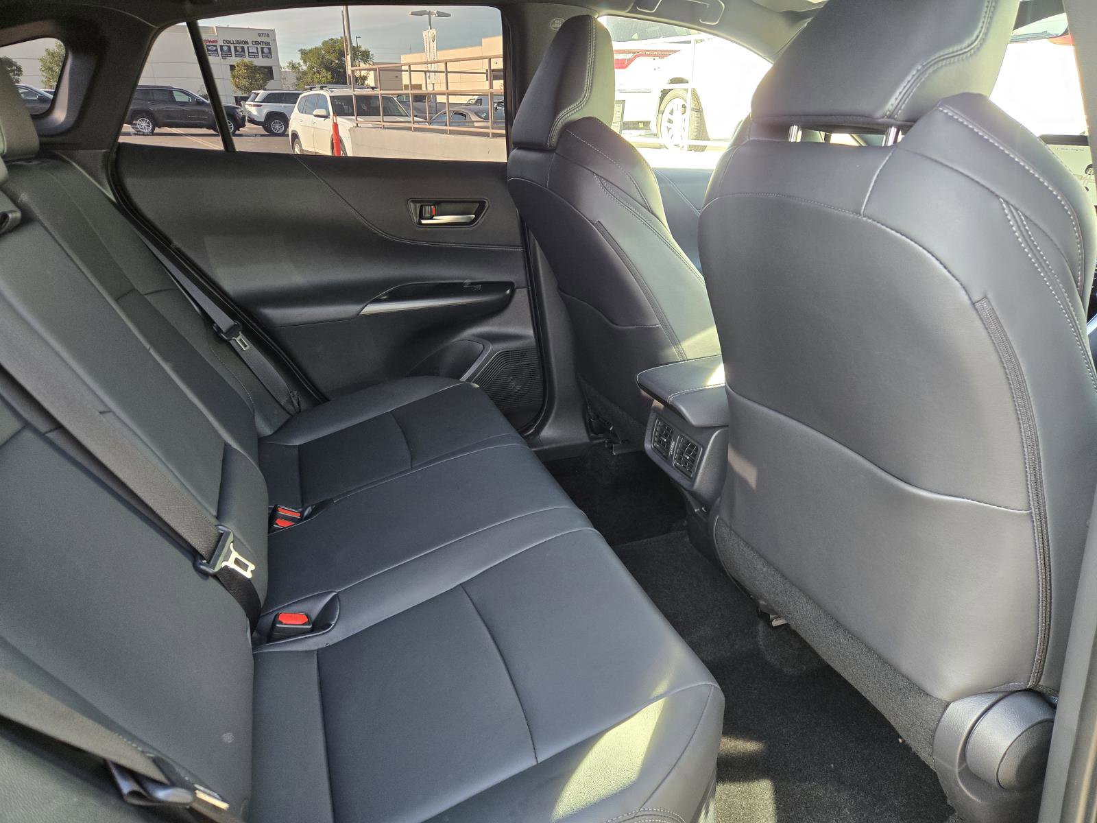 Used 2024 Toyota Venza XLE image 28