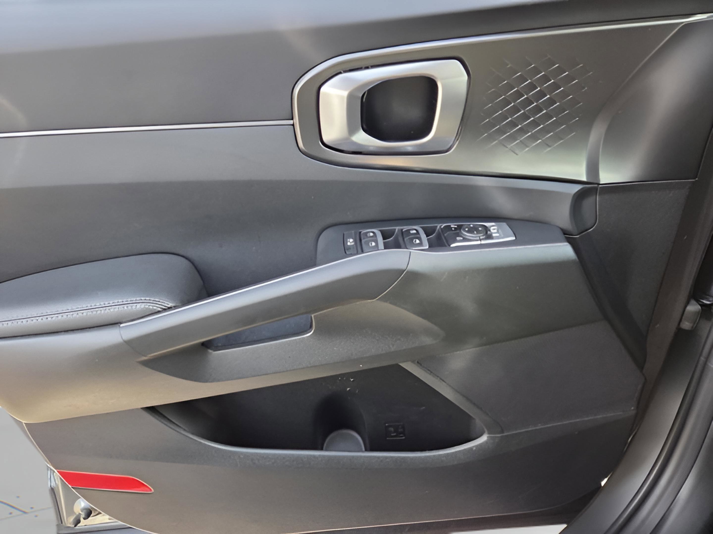 Used 2025 Kia Sorento EX image 29