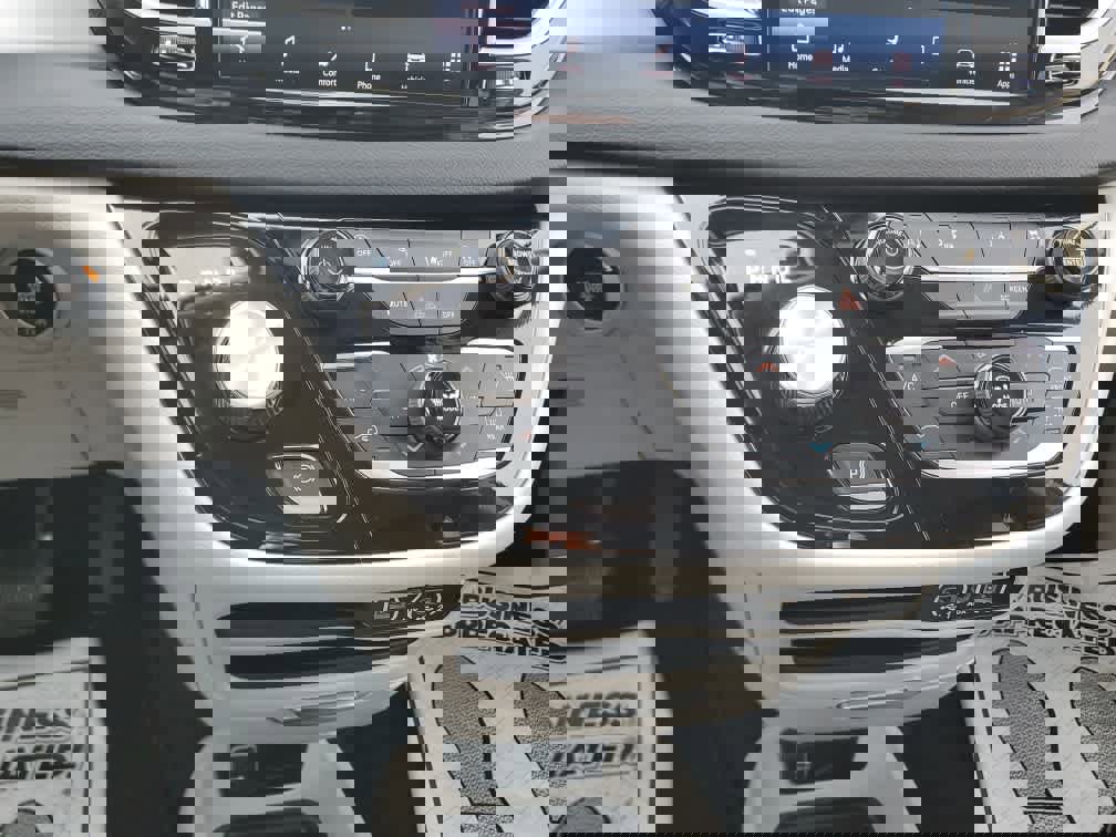 Certified 2024 Chrysler Pacifica Touring-L image 19