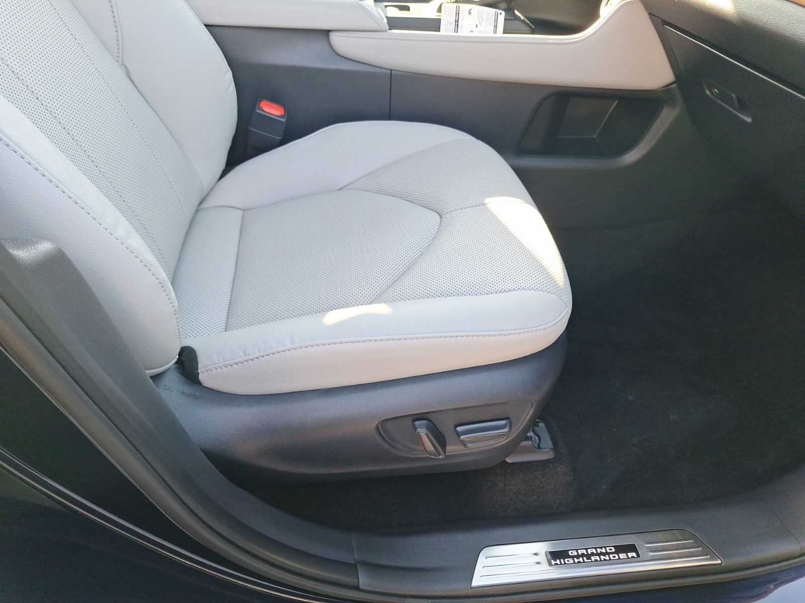 Used 2026 Toyota Grand Highlander FWD image 33