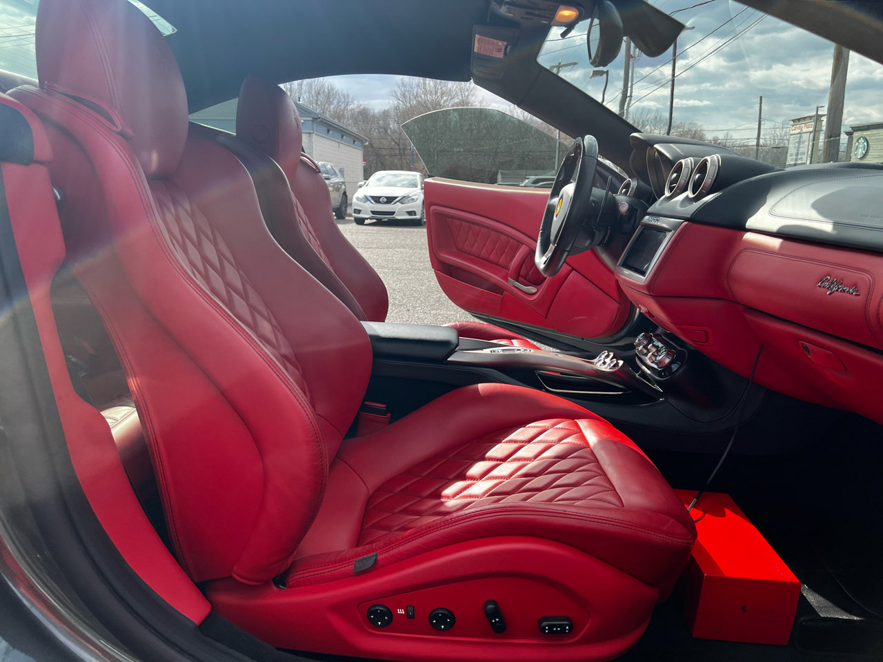 Used 2012 Ferrari California image 28