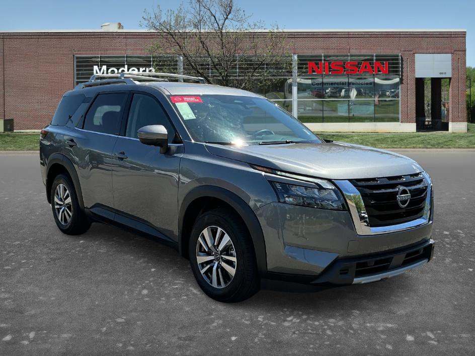 Certified 2025 Nissan Pathfinder SL image 5