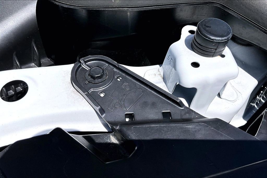 Certified 2025 Toyota Tacoma SR5 w/ SR5 Upgrade Package AWD/4WD image 31