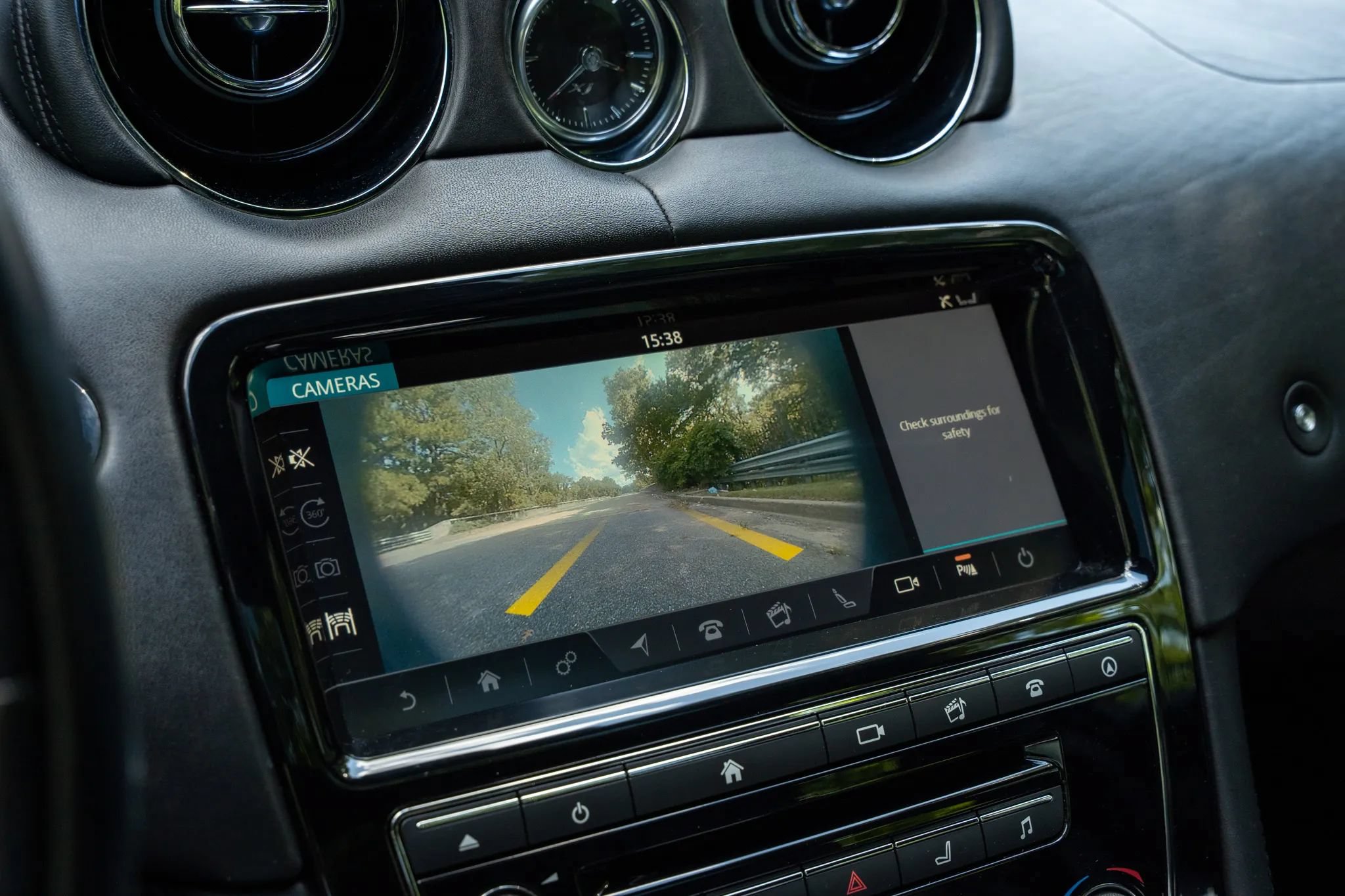 Used 2019 Jaguar XJ L Supercharged RWD image 21