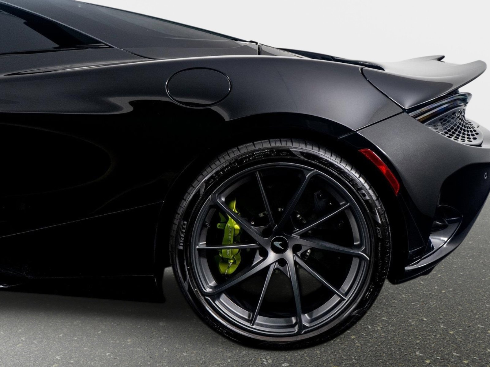 Used 2024 McLaren 750S Spider image 18