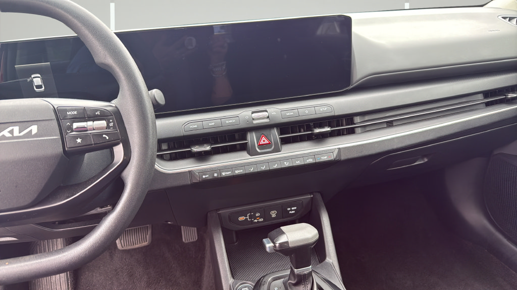 Used 2025 Kia K4 FWD image 14