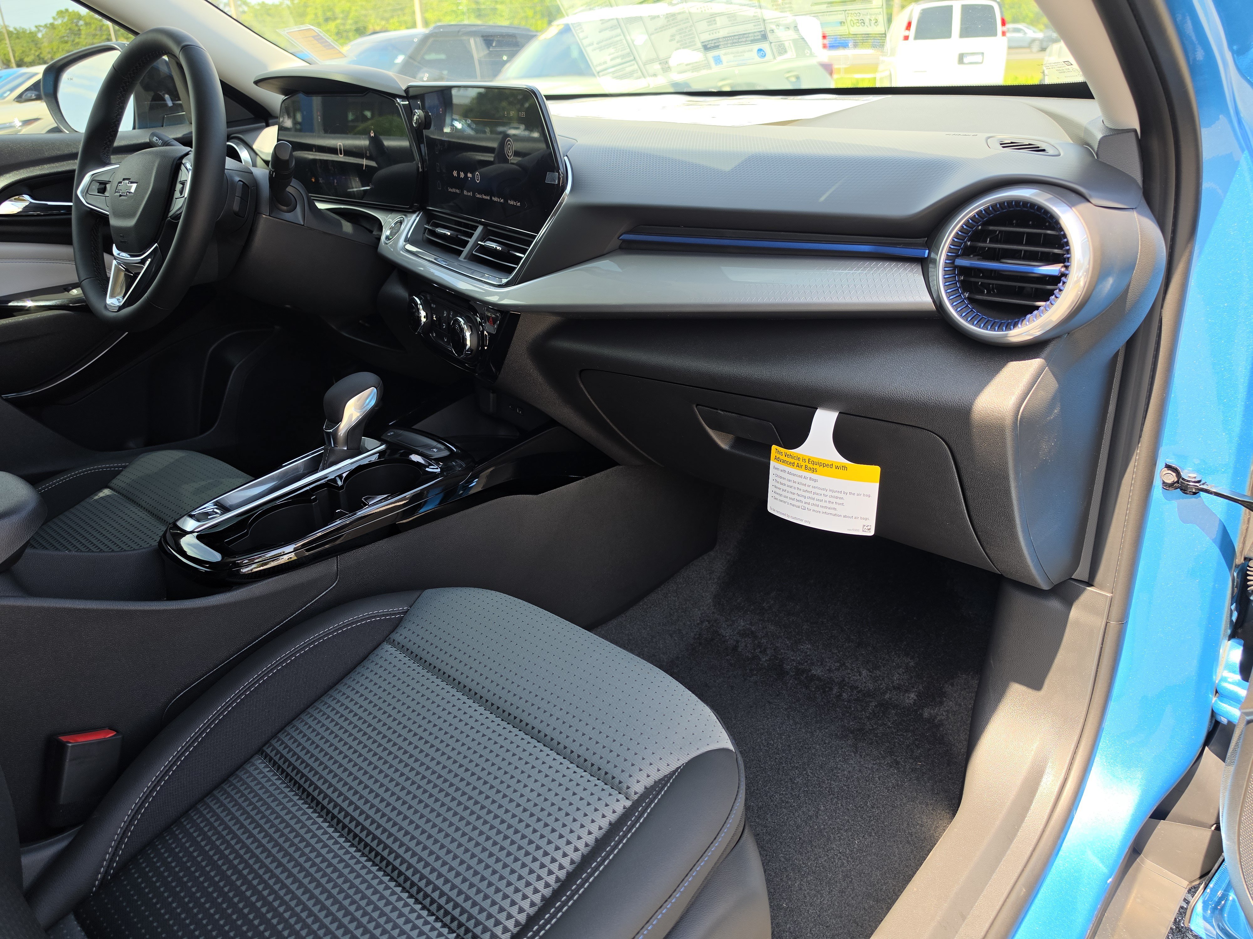 New 2026 Chevrolet Trax LT w/ Sunroof Package FWD image 17