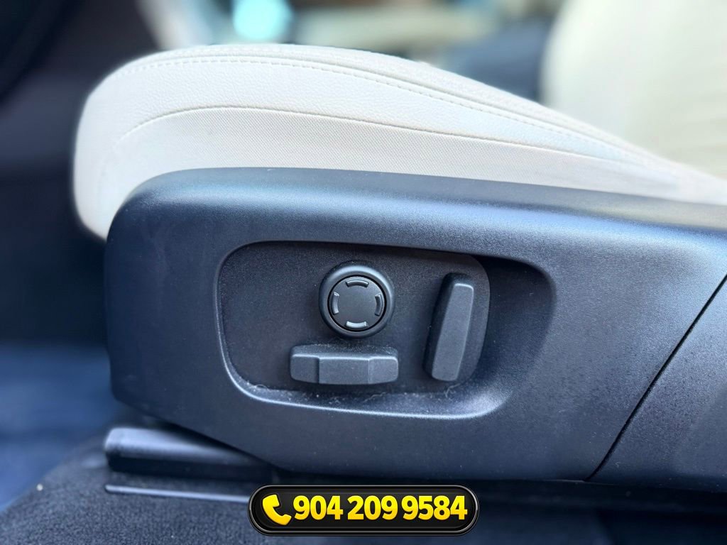 Used 2023 Land Rover Discovery Sport S image 16