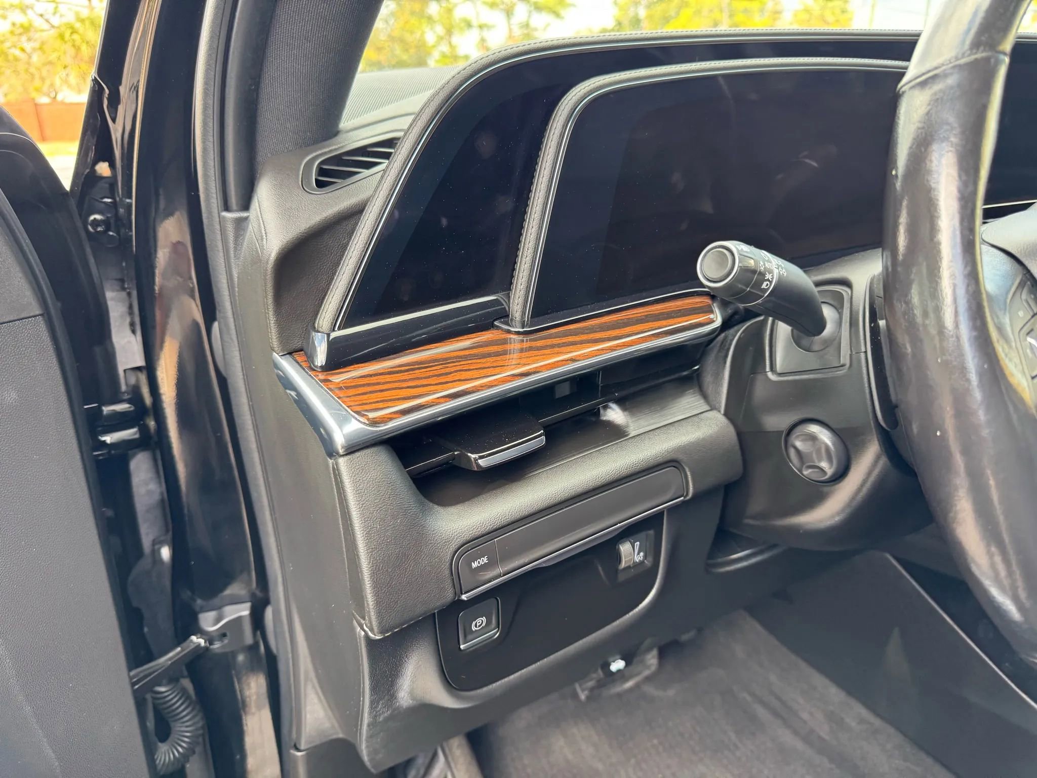 Used 2022 Cadillac Escalade ESV Luxury image 25