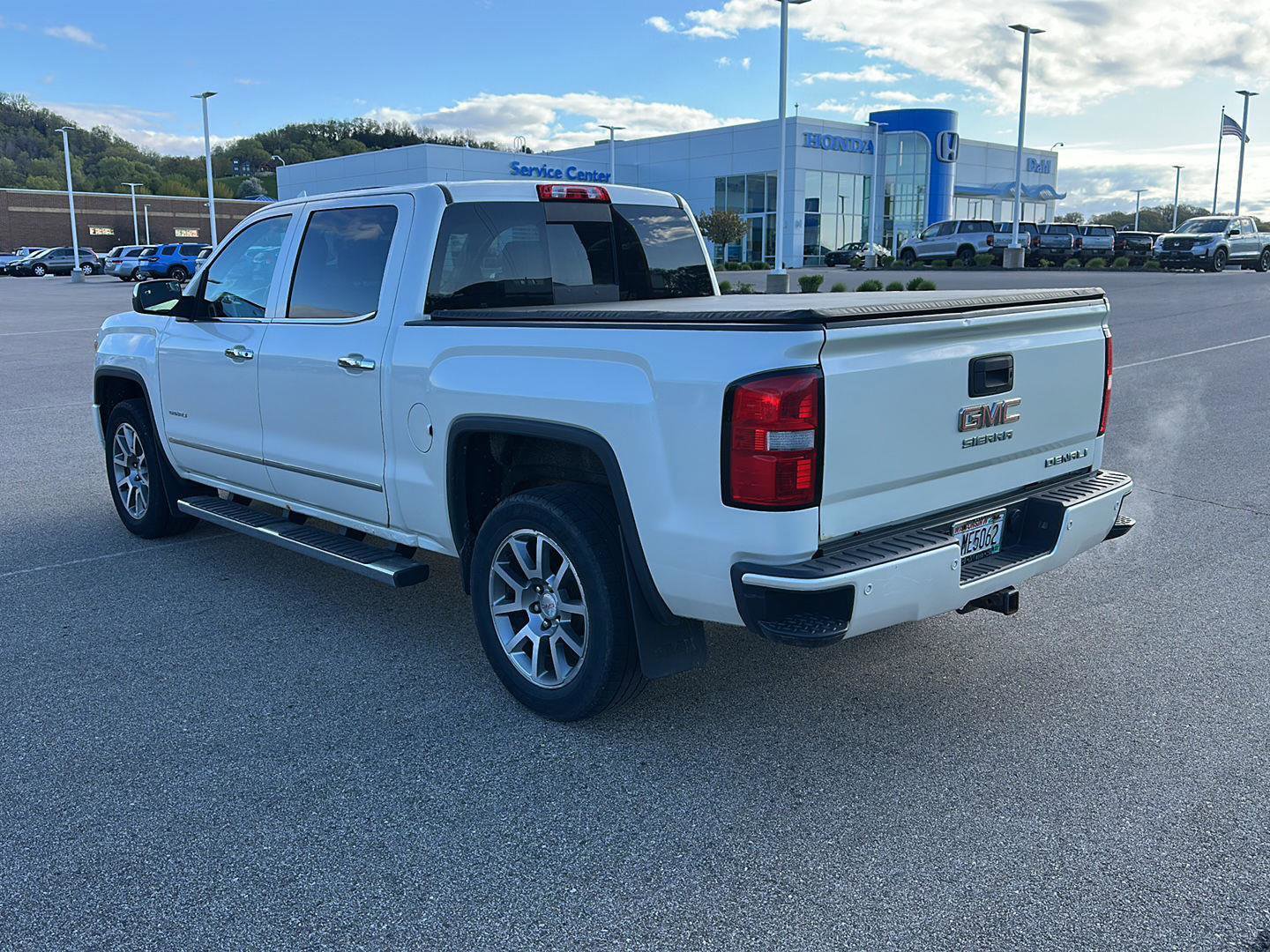 Used 2015 GMC Sierra 1500 Denali w/ Driver Alert Package AWD/4WD image 5