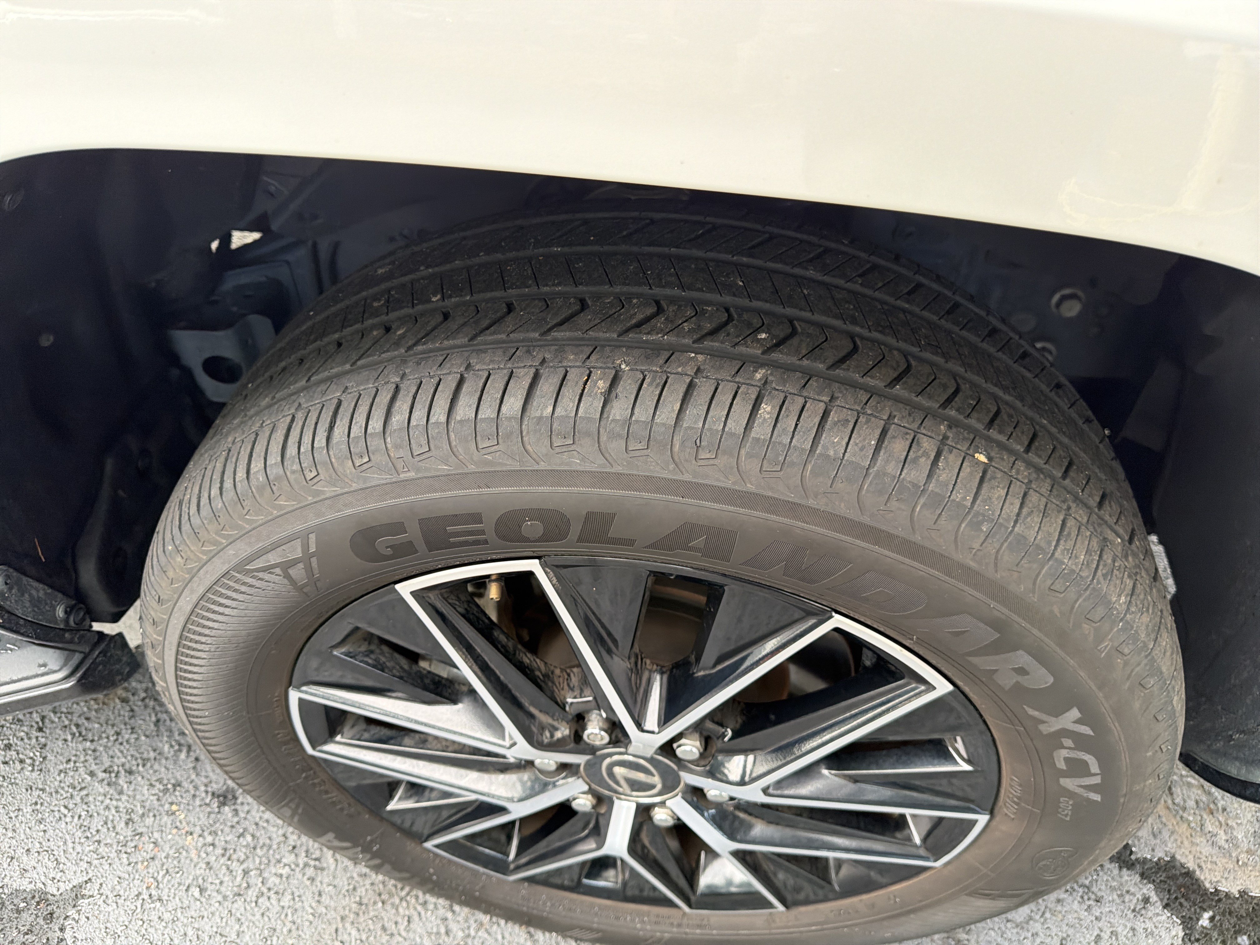 Certified 2024 Lexus GX 550 w/ Accessory Package (Z1) AWD/4WD image 11