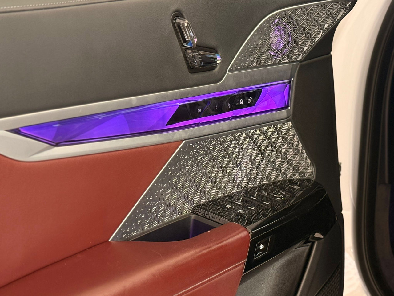 Used 2023 BMW 760i xDrive w/ Executive Package image 12