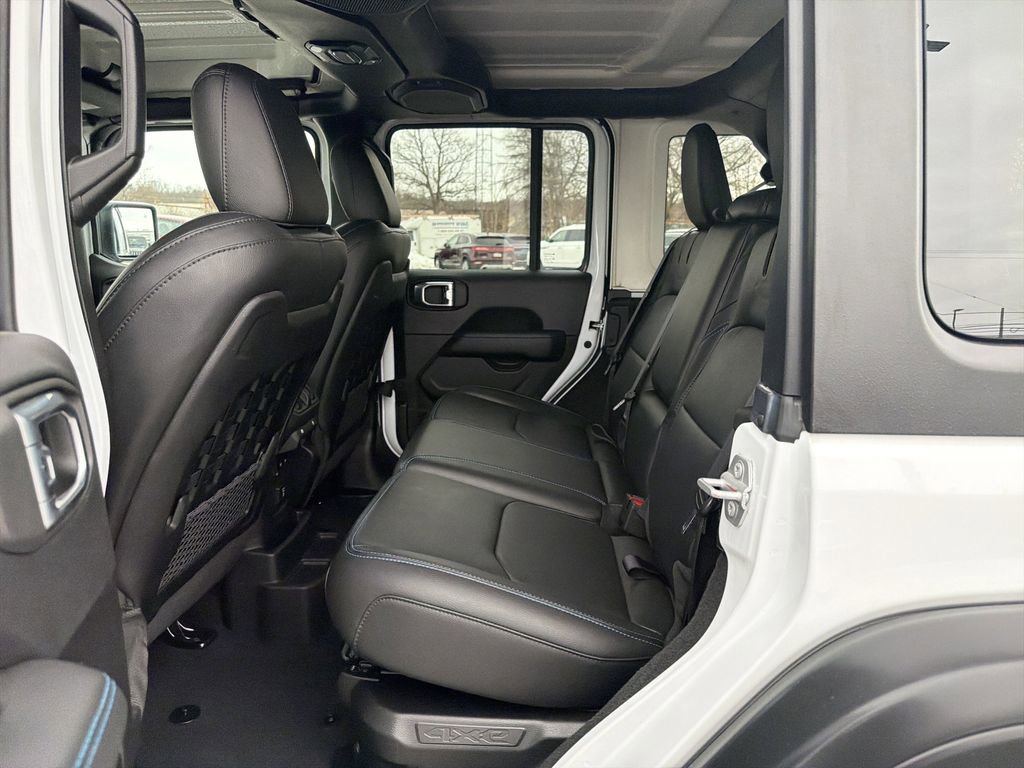 Used 2022 Jeep Wrangler Unlimited Rubicon 4xe w/ Cold Weather Group AWD/4WD image 14