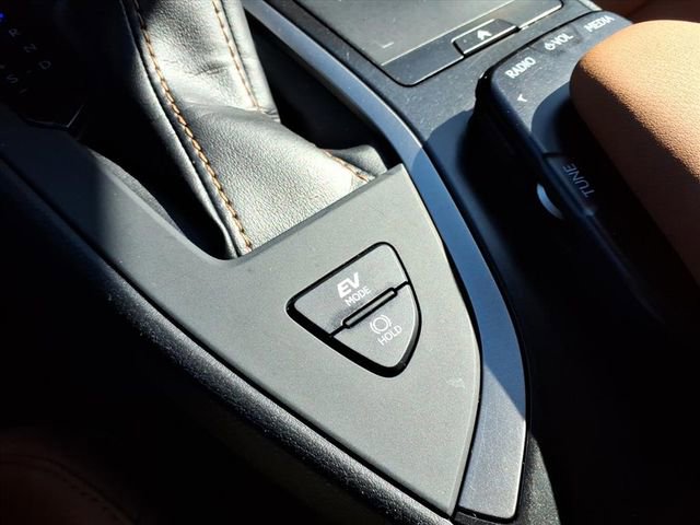 Used 2020 Lexus UX 250h 250h Base w/ Premium Package image 30