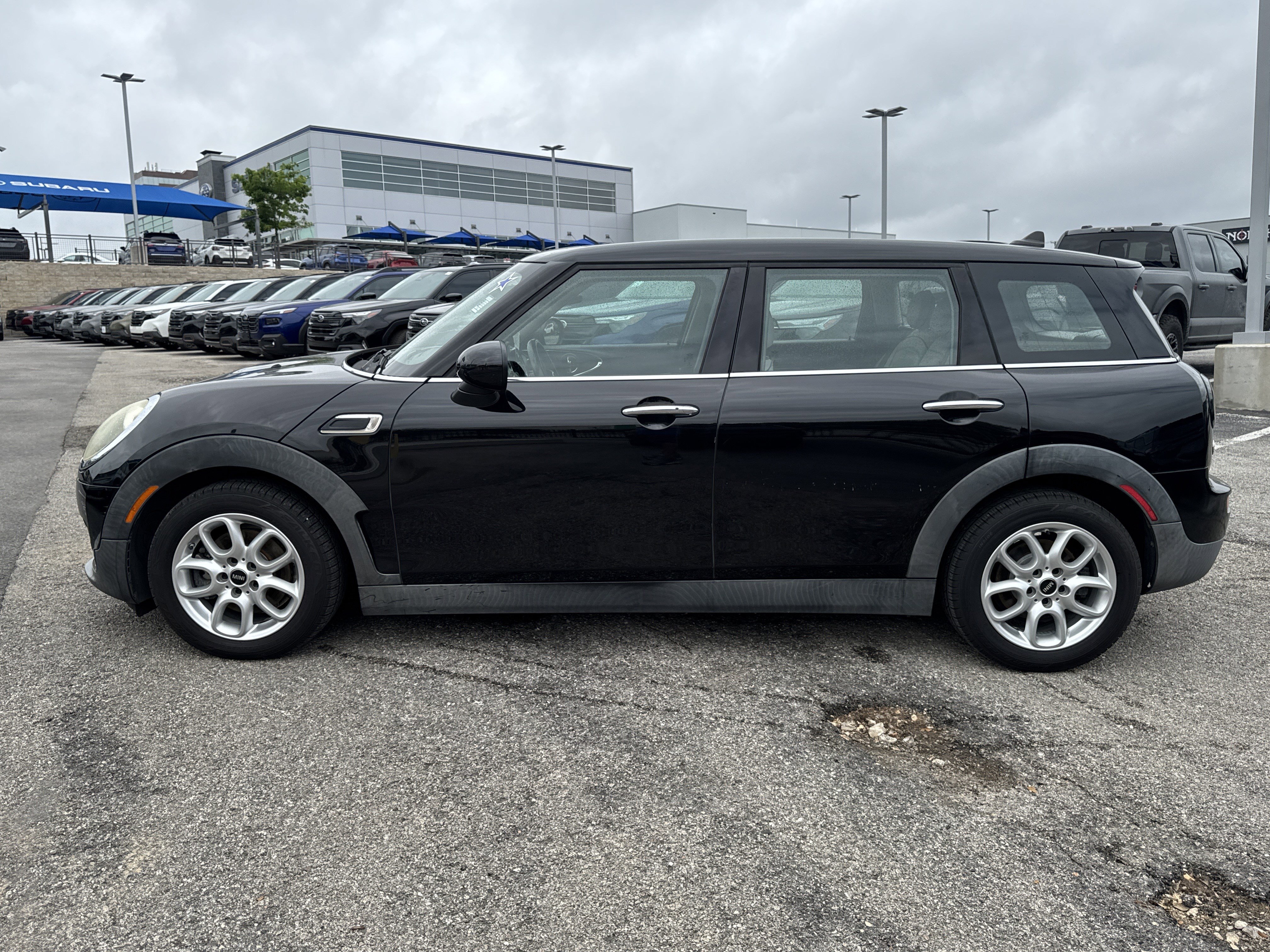 Used 2017 MINI Cooper Clubman FWD image 6