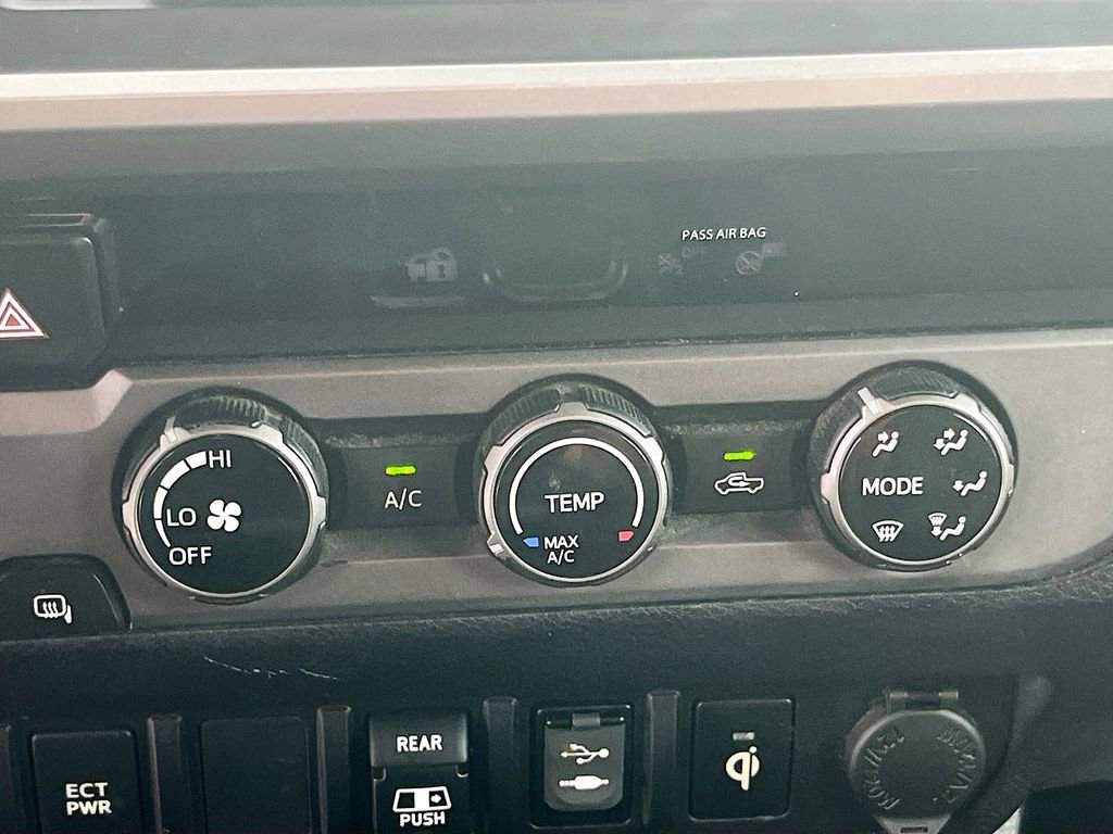 Used 2018 Toyota Tacoma TRD Sport image 16