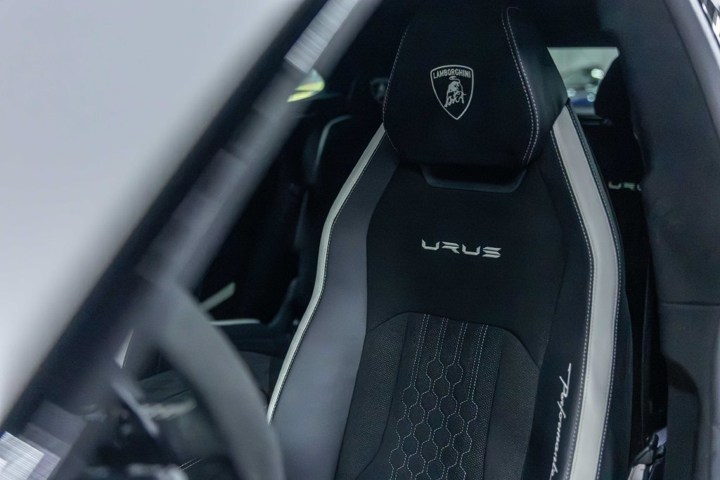 Used 2023 Lamborghini Urus Performante AWD/4WD image 28