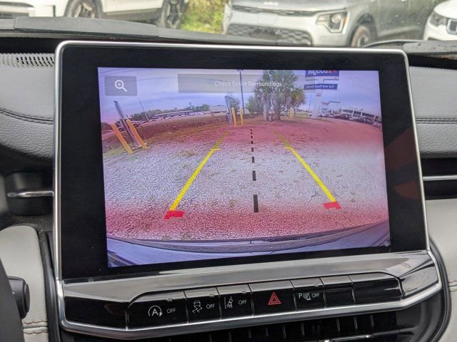 Used 2025 Jeep Compass Limited image 19