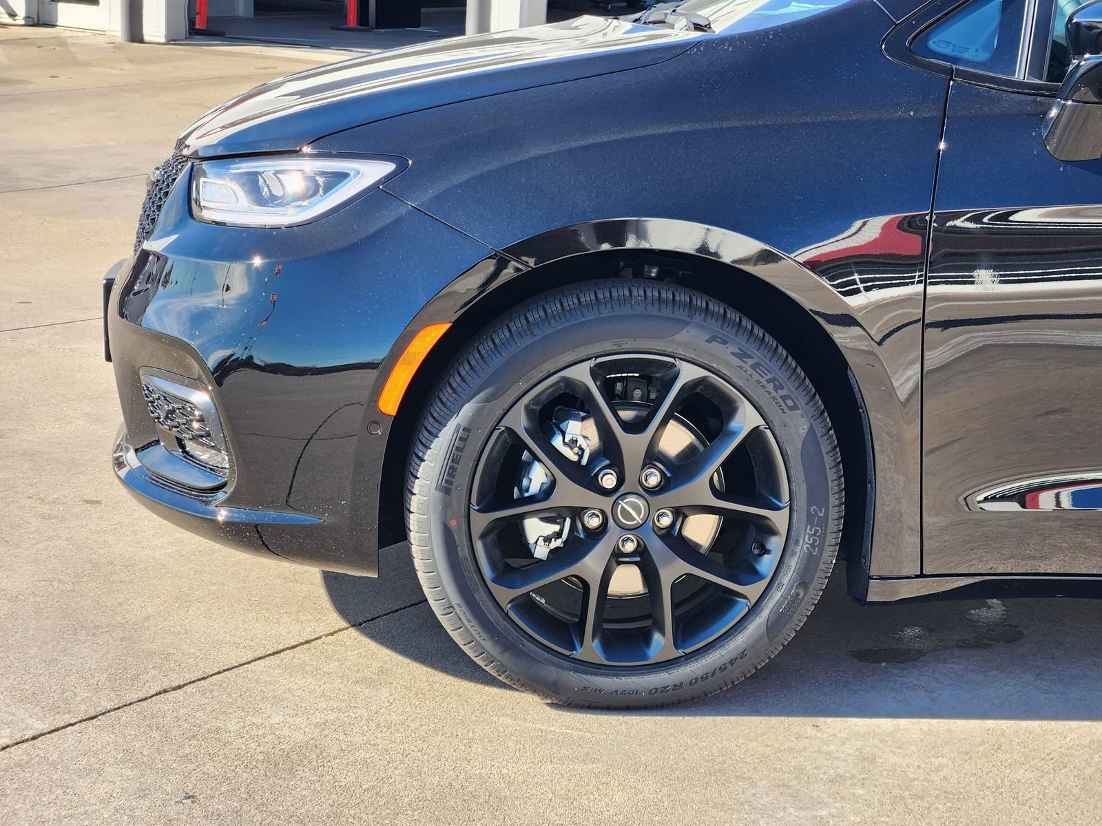 New 2026 Chrysler Pacifica Limited image 10