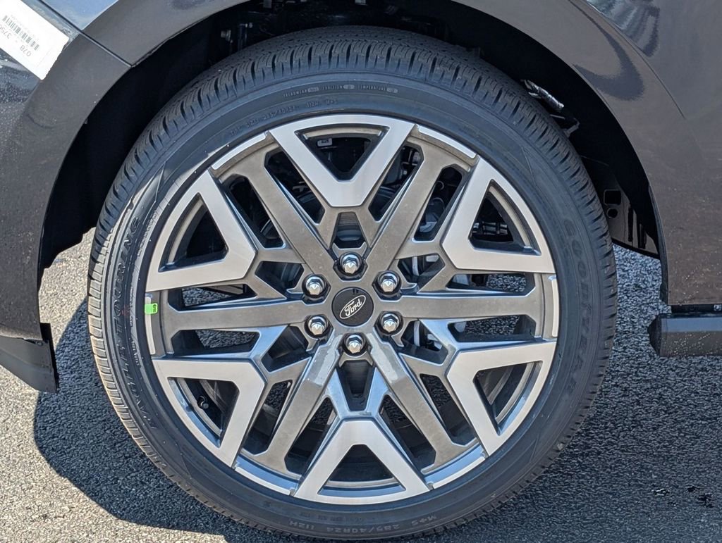 New 2026 Ford Expedition Platinum image 16