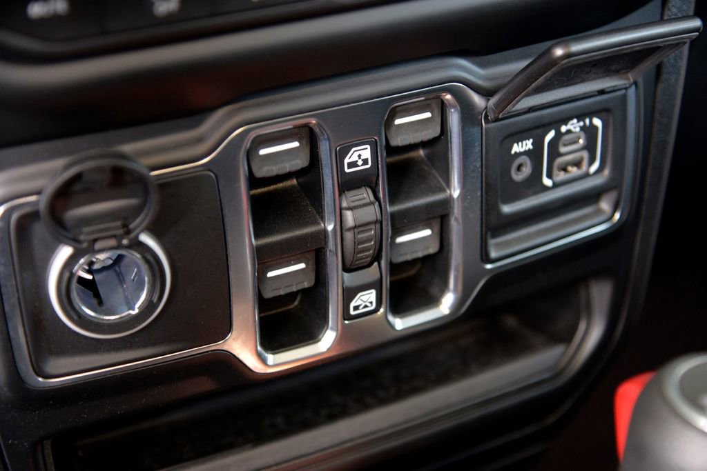 Used 2021 Jeep Wrangler Unlimited Sahara w/ Cold Weather Group image 25